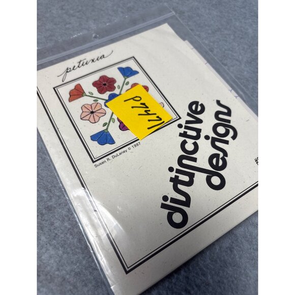 Petunia Applique Quilt Pattern by Distinctive Designs for Hand & Machine Sewing - Picture 4 of 4